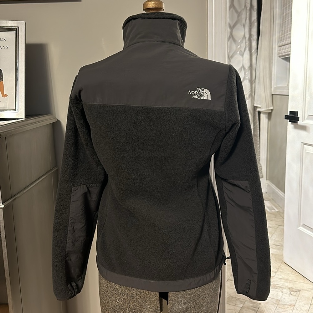 **SOLD ON MERCARI**The North Face Denali gray & pink women’s fleece jacket small - Picture 4 of 11